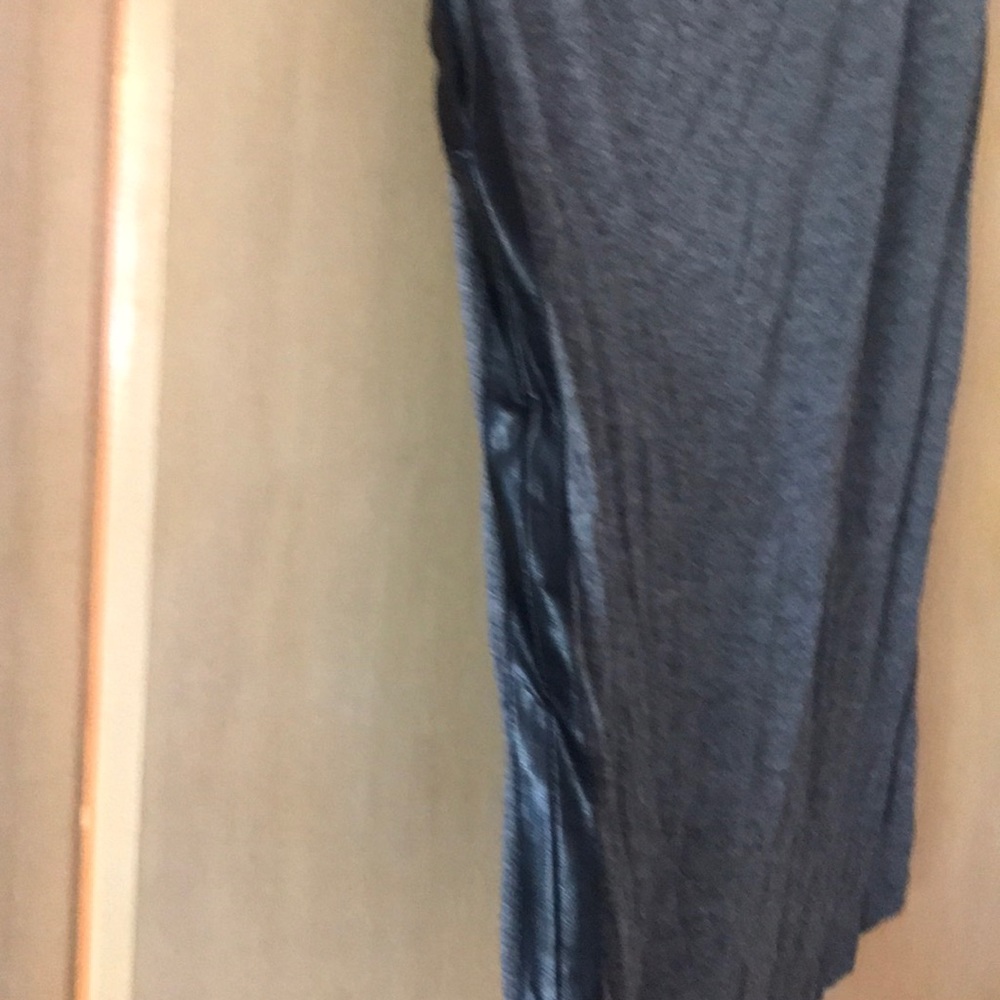 NWT grey and black top - Picture 4 of 4